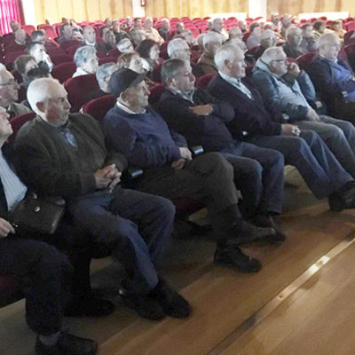 Numerosos veciños de O Pino asisten á charla sobre as distancias de plantacións na lexislación galega para a prevención de incendios