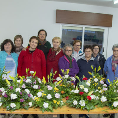 Once persoas en Budiño e catro en Lardeiros participan no obradoiro de arte floral
