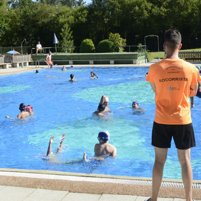 A piscina municipal do Pino conta con máis de 150 abonados este verán