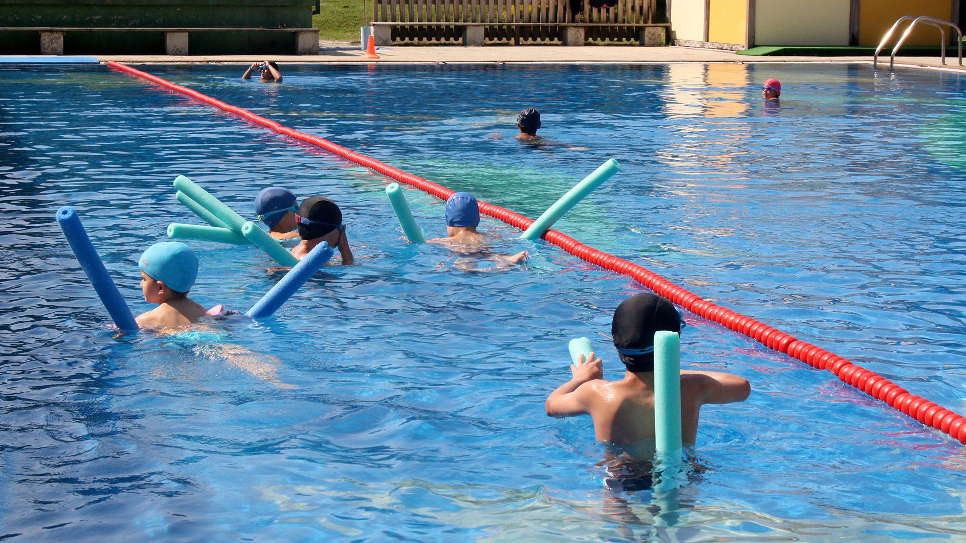 Curso de iniciación á natación na piscina de Lameiro